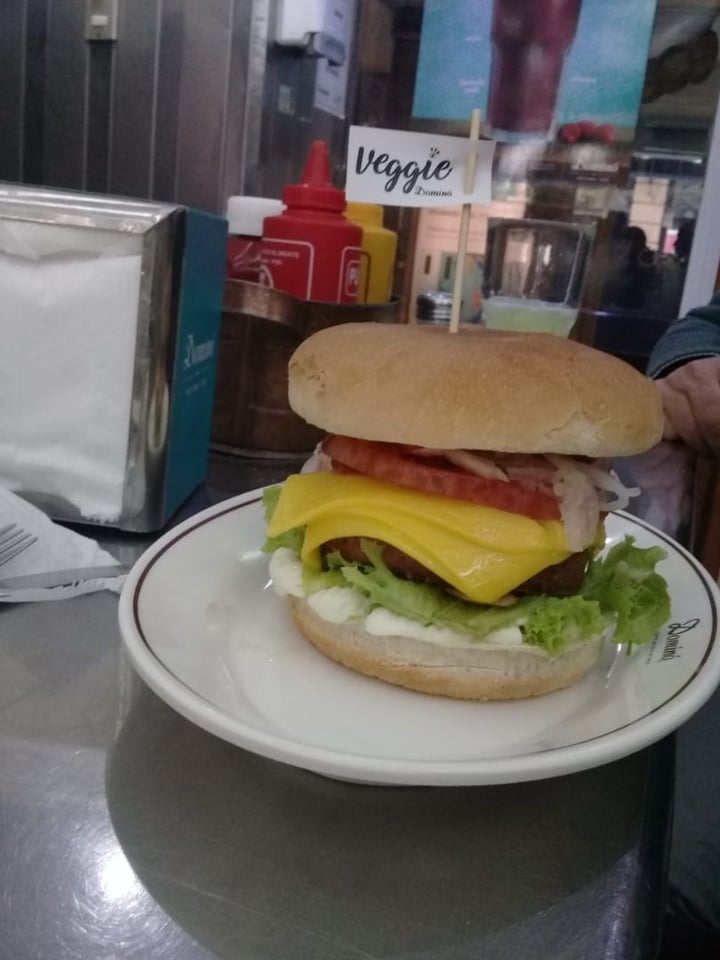 photo of Dominó Beyond Burger Clasica shared by @emiliane on  16 Feb 2020 - review