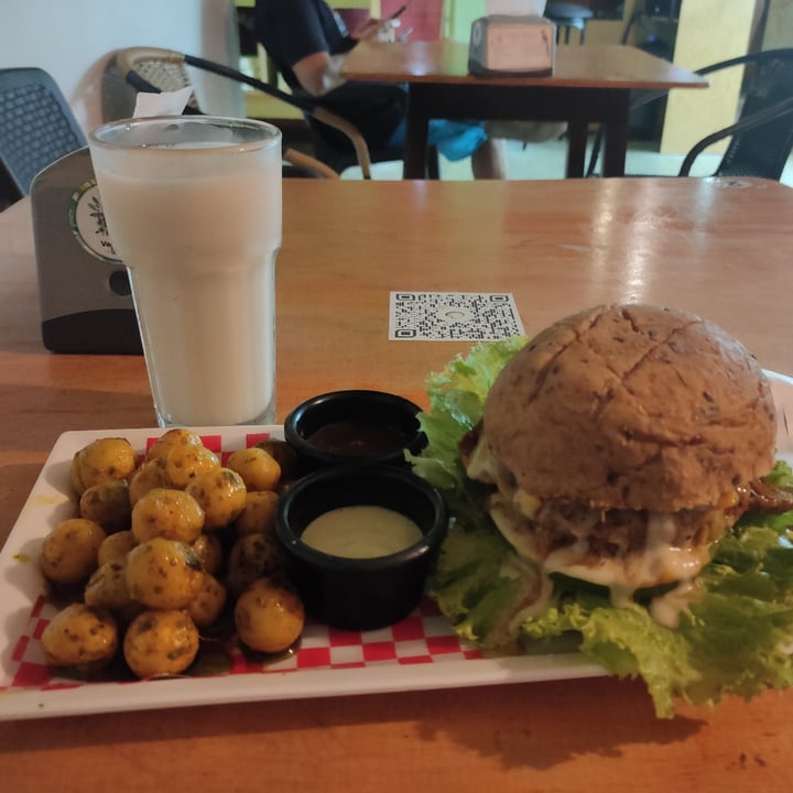 review photo of Vegarden Hamburguesa con Papas al Pesto shared by @mrigank on 02 Nov 2022 - review