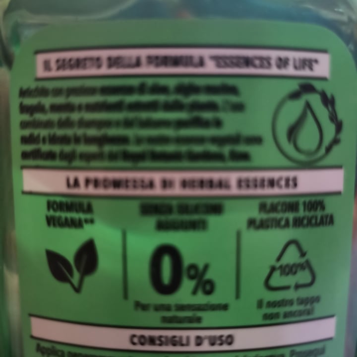 photo of Herbal Essences Shampoo fragola e menta dolce shared by @soniapiccola on  18 Apr 2022 - review