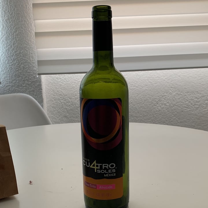 photo of Vinos Cuatro Soles Vino tinto afrutado shared by @carlaconcvivi on  12 Nov 2022 - review