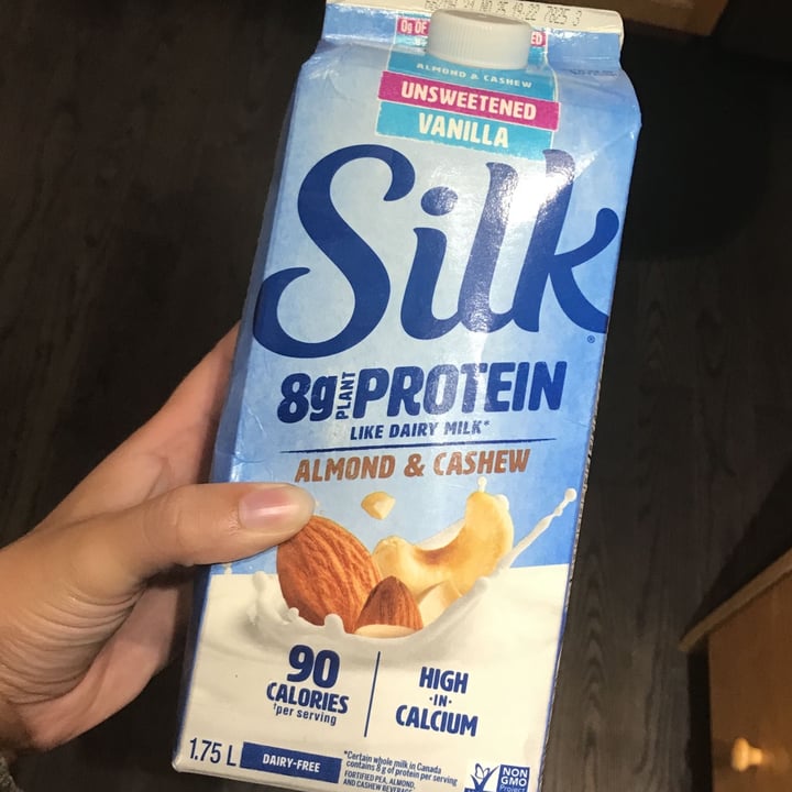 photo of Silk Almond & cashew milk shared by @illusionist on  09 Oct 2021 - review