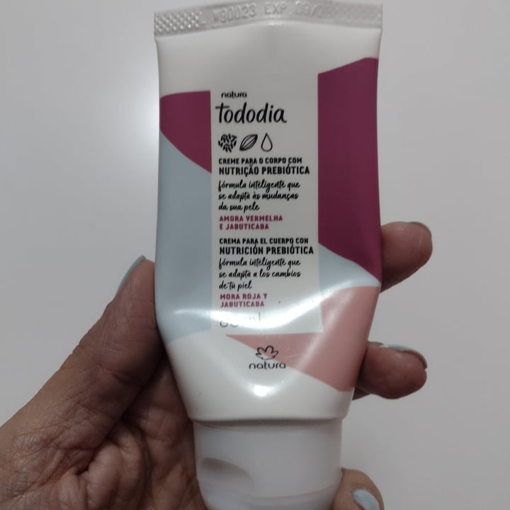 review photo of Natura Hidratante corporal Amora vermelha e jabutica shared by @amachini on 20 Apr 2022 - review