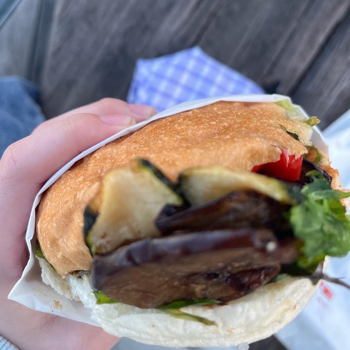 review photo of Brodburger veg burger shared by @glossymolly on 22 Jan 2022 - review