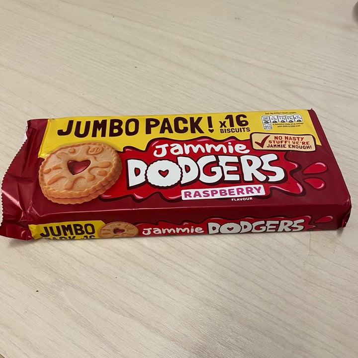 photo of Jammie Dodgers Jammy dodgers raspberry shared by @caterinatali on  20 Mar 2022 - review