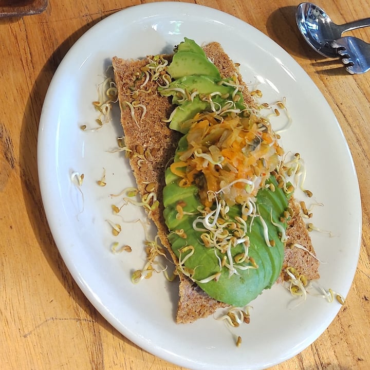 photo of Bio Solo Orgánico Bruschetta de Palta, Kimchi y Brotes shared by @florwarrior on  20 Oct 2022 - review