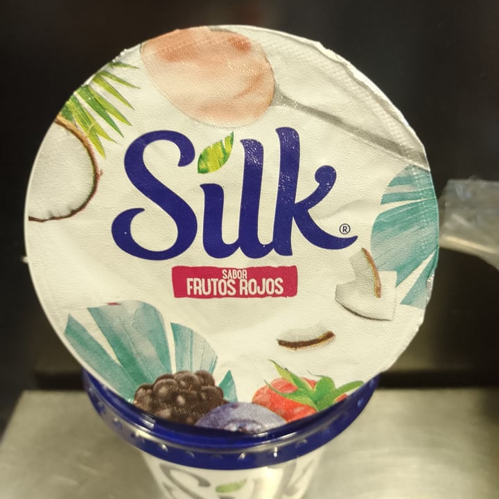photo of Silk yogurt frutos rojos shared by @vegaria1 on  11 Oct 2022 - review