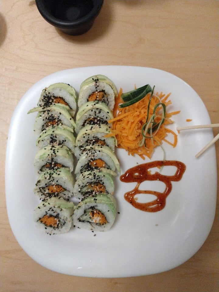 photo of Sendai Sushi Vegetariano, tiene pepino, zanahoria, aguacate, ajonjolí, lleva queso philadelphia pero solo pide que lo cambien por tofu, amablemente lo hacen y ya tienes un Sushi Vegano shared by @jcarlostorrecillas on  19 Jan 2020 - review
