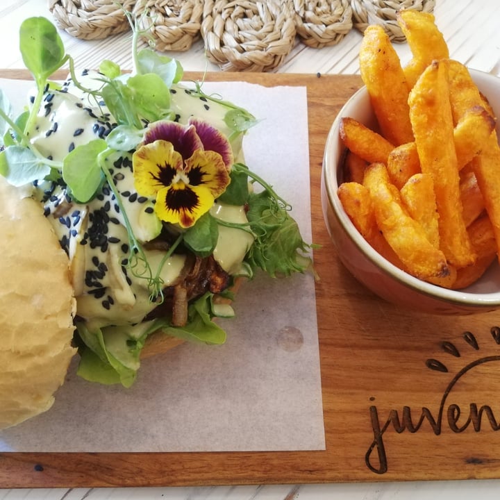 review photo of Juvenate Conscious Eatery Rosemary And Beetroot Burger shared by @lynn4plants on 11 Dec 2021 - review