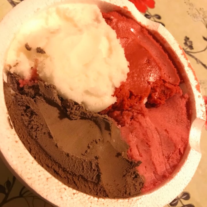 review photo of Frahel Helados Helado De Chocolate Y Frambuesa shared by @melanymoreno on 17 Aug 2020 - review