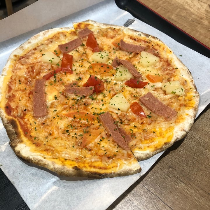 review photo of Saute-San Hawaiian Pizza shared by @littlesyazana on 02 Oct 2020 - review