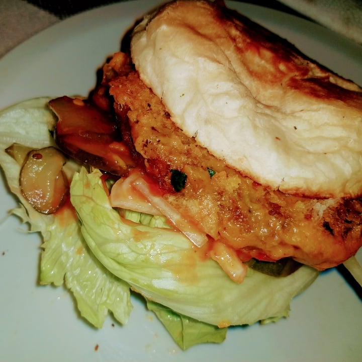 photo of El Banco Rojo Hamburguesa Vegan Lil Lili shared by @celinap on  06 Jul 2021 - review