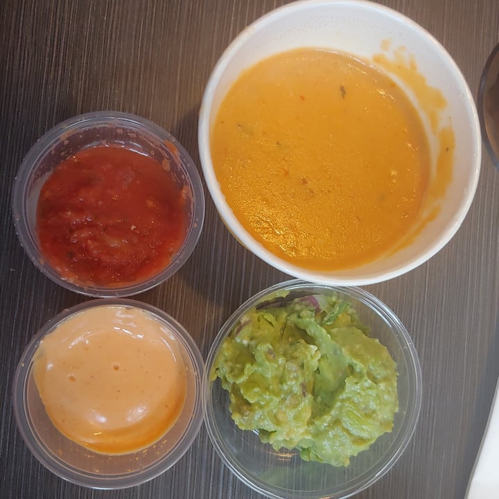 review photo of Más Veggies Vegan Taqueria Chickin' Tinga Nachos shared by @grapehead on 11 Oct 2021 - review