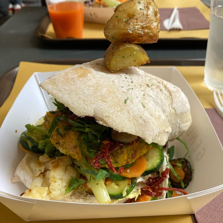 photo of Genuino Burger vegan shared by @sottolapellepodcast on  15 Apr 2022 - review