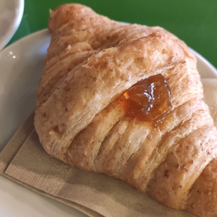 review photo of Bioesseri Milano Brera Croissant Vegano Ripieno shared by @giulisac on 23 Jun 2022 - review