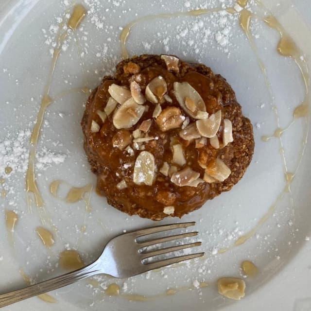 Photo of the dish “Bon bon vegani di farina di mandorle con crema di arachidi e marmellata di albicocche”