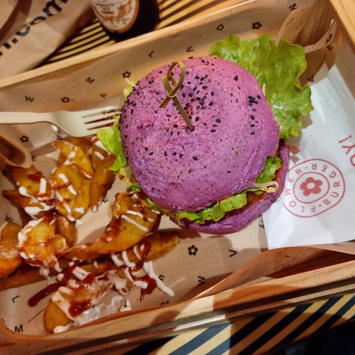 photo of Flower Burger Cherry Bomb shared by @nasmix on  06 Dec 2021 - review
