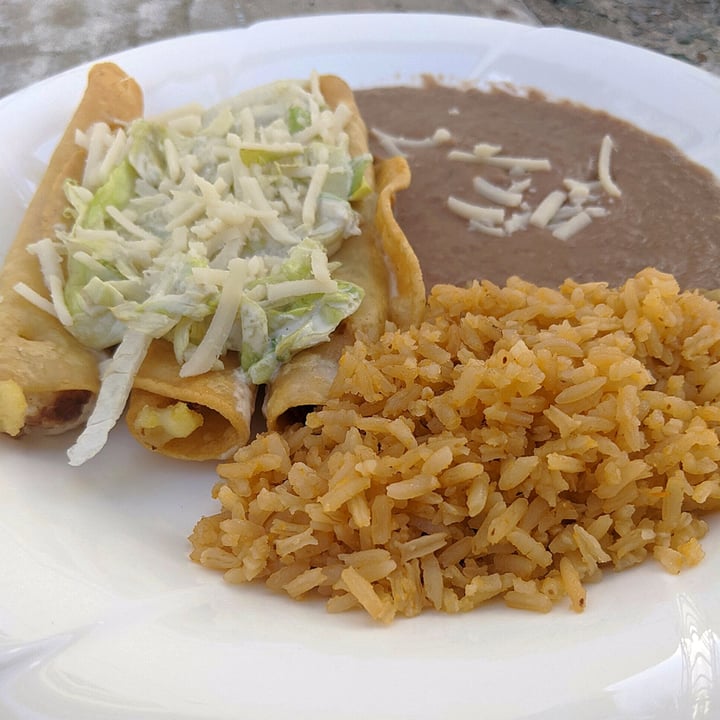 photo of Veegos Flautas shared by @veggieassassin on  23 Jun 2022 - review