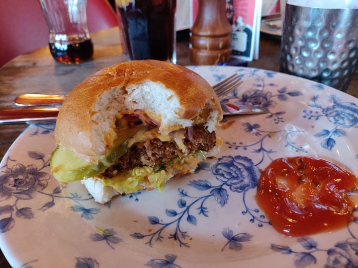 photo of Cosy Club Beyond Burger shared by @thecheeyscamp on  08 Sep 2019 - review