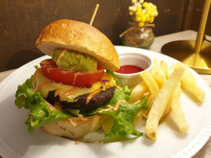 photo of AIN SOPH. Journey KYOTO アインソフジャーニー京都店 Ripple Cheeseburger shared by @sabnspice on  04 Apr 2019 - review