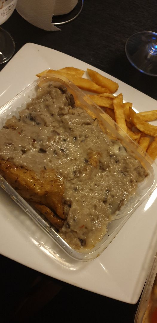 photo of Loving Hut Microcentro Lomito Al Champignon Con Fritas shared by @azultuzin on  24 Sep 2019 - review