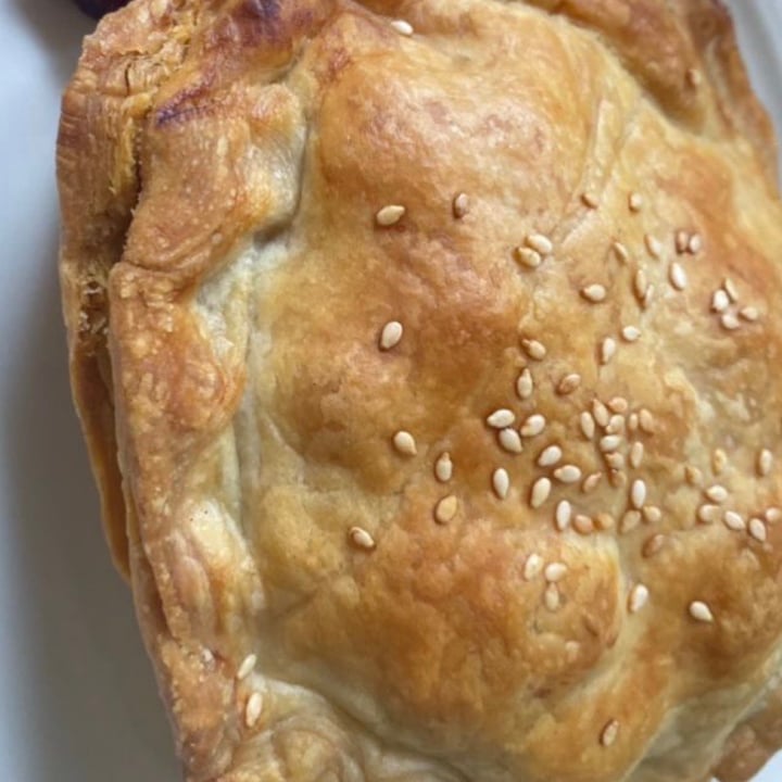 photo of The Vegan Chef Chickn curry pie shared by @globalvegan on  13 Jun 2021 - review