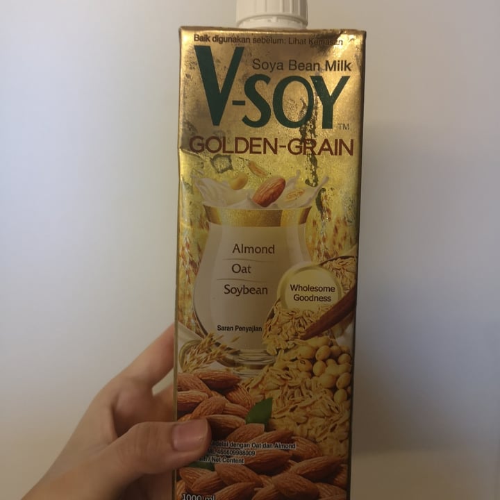 photo of V-Soy V-Soy Golden Grain Soymilk with Oats and Almond shared by @savk0h on  27 Jul 2022 - review