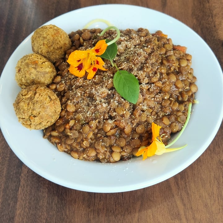 photo of Metta Karuna Lanchonete Macarrão Com Lentilha E Almôndegas De Grão De Bico shared by @mafeluvizotto on  15 Dec 2022 - review