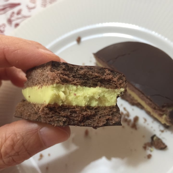 photo of Green & Veggie Alfajor Vegano relleno Lemon Pie shared by @lolimiqueo on  01 Oct 2020 - review