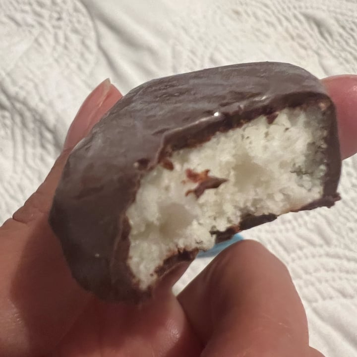 review photo of Unreal Dark Chocolate Coconut Bars shared by @miriampef on 08 Jun 2022 - review
