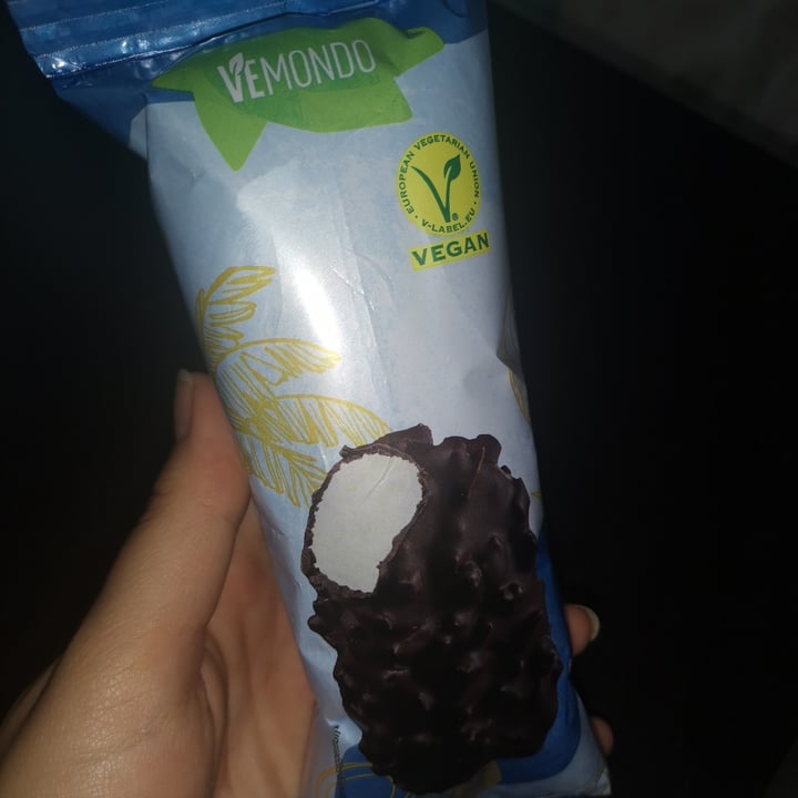 photo of Vemondo Coconut & Dark Chocolat & Almond shared by @penny10 on  21 Jul 2022 - review