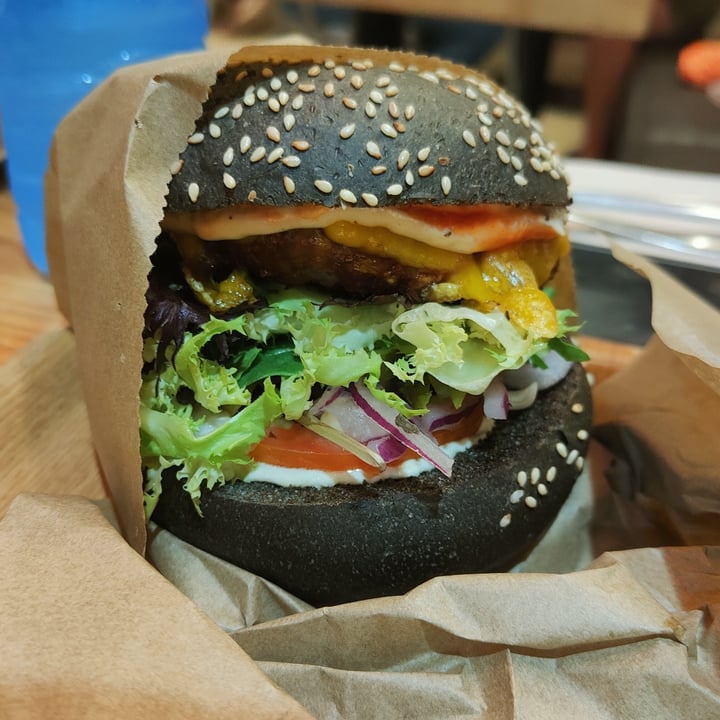 photo of Super Vegan Beyond Burg shared by @emedemo on  18 Sep 2021 - review
