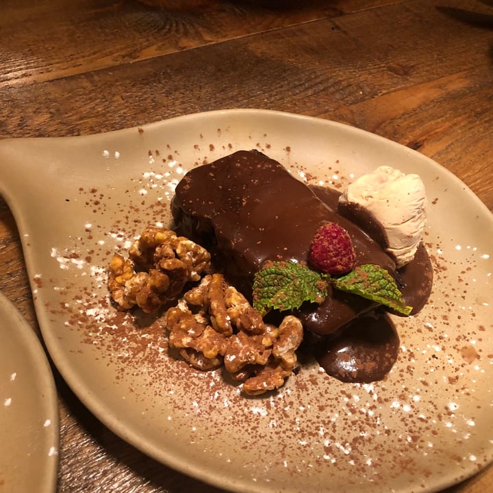 review photo of Enkuentro Cocina Natural Brownie Enkuentro con helado de Avellana shared by @fergc on 31 Jul 2021 - review