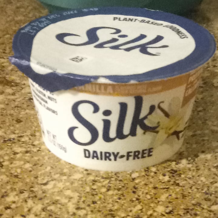 photo of Silk Silk Vanilla dairy free yogurt shared by @keital on  11 Dec 2022 - review