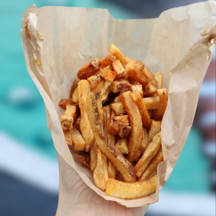 photo of Zammy's Vegan Kitchen hand cut fries shared by @lizmaselli on  09 May 2022 - review