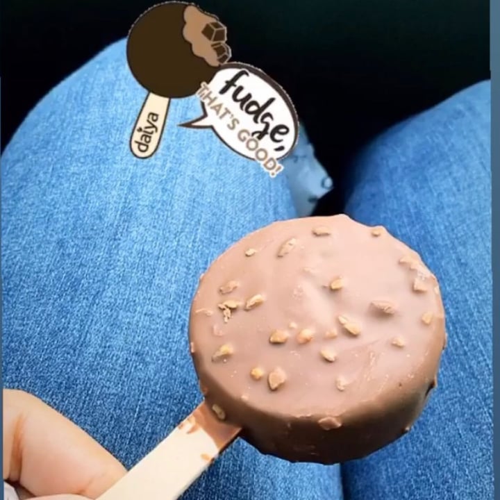 photo of Daiya Chocolate Fudge Crunch Coconut non-dairy Frozen Dessert shared by @kayyyyysh on  29 Jun 2021 - review