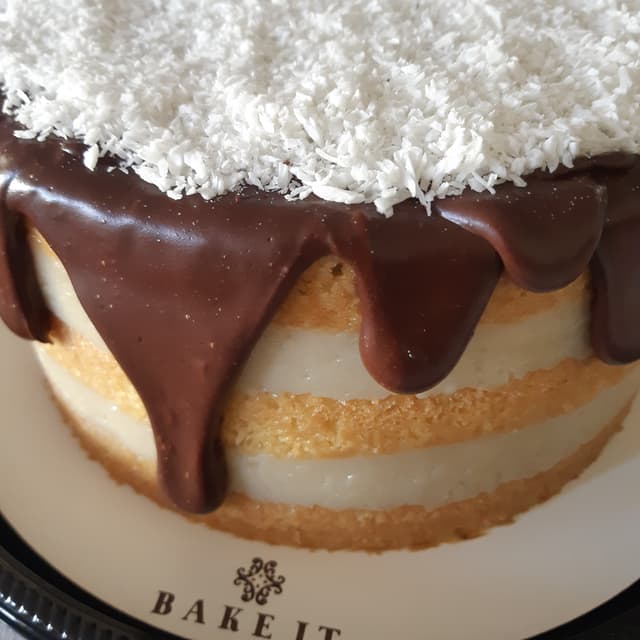 Photo of the dish “bolo vegano de coco cobertura de ganache”