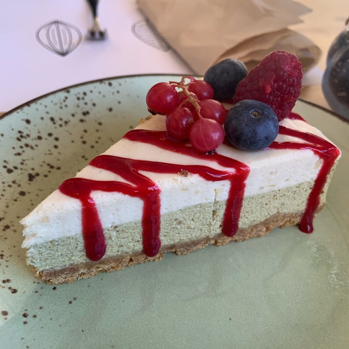 photo of Nativa Ristorante Cheesecake pistacchio, cioccolato bianco e coulis di lamponi shared by @elisa98 on  21 Mar 2022 - review