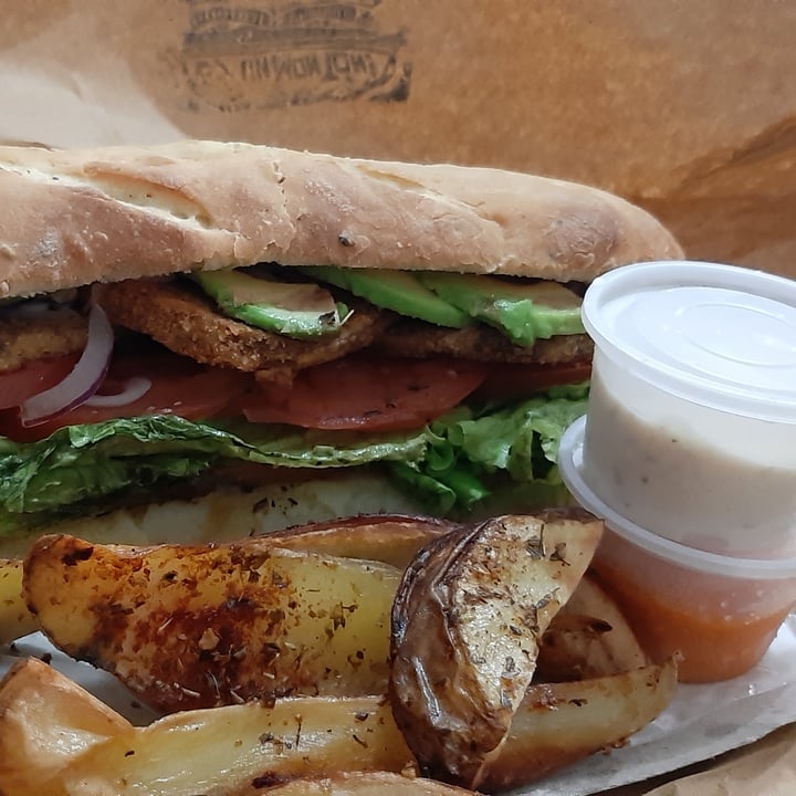 photo of Es un montón Sangucheria Sándwich La Connie Isla shared by @jero0601 on  20 Jul 2020 - review