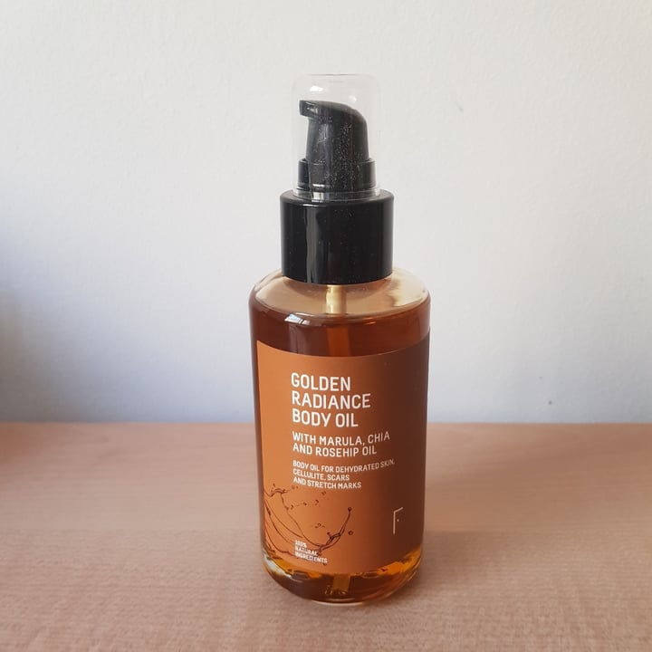 photo of Freshly Cosmetics Golden Radiance Body Oil shared by @eleveg98 on  01 Dec 2021 - review
