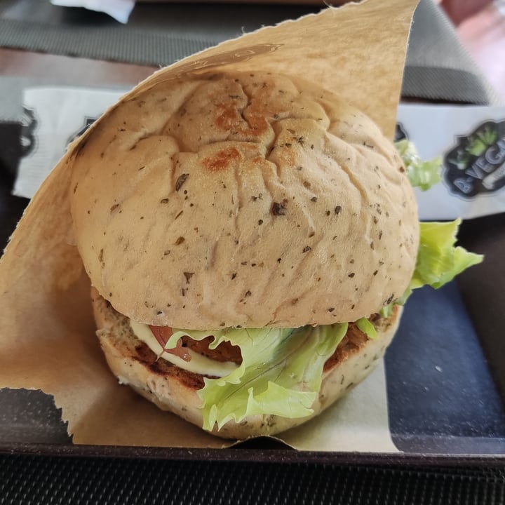 photo of B-Vegan Gastronomia Vegetariana Hambúrguer shared by @naguozz on  12 Aug 2022 - review