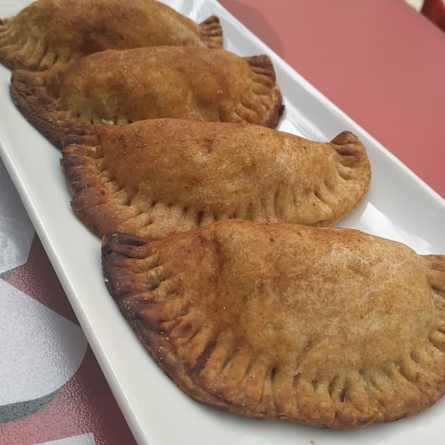 菜肴“Empanadillas de seitan y chucrut”的照片