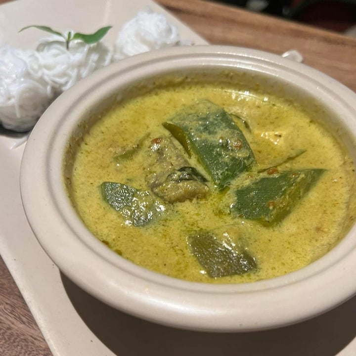photo of Hum Vegetarian, Café & Restaurant green curry shared by @cave-tranquil on  14 Sep 2022 - review