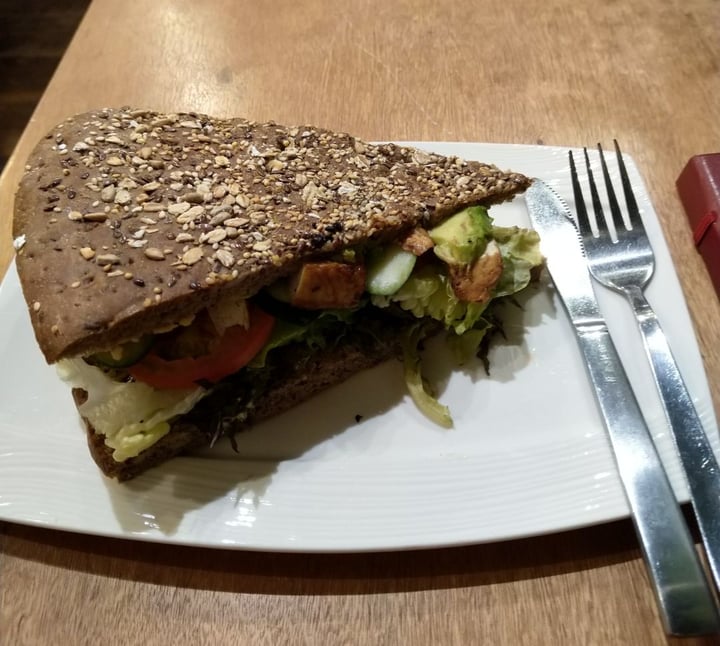 photo of Kraftwich Avocado & Tofu Vegan Kraftwich shared by @nadoose on  07 Apr 2019 - review