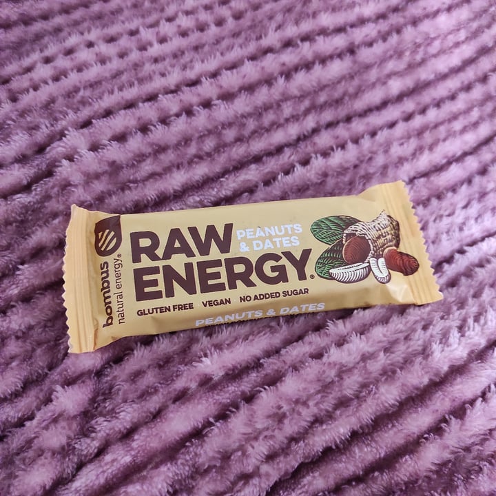 review photo of bombus Raw Energy Peanuts & Dates shared by @vegg on 07 Feb 2022 - review