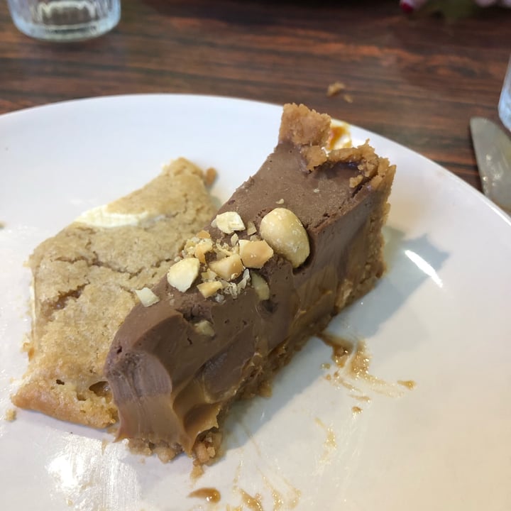 photo of Aujourd'hui Demain Snickers Pie shared by @giadapirozzini on  15 Mar 2022 - review