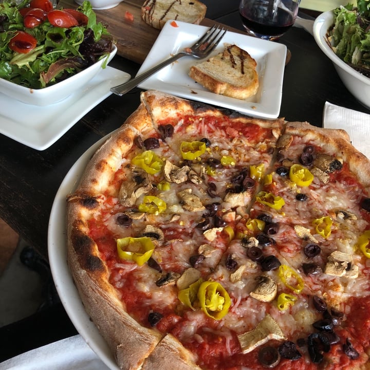 photo of MidiCi The Neapolitan Pizza - Gainesville Red Marinara Pizza shared by @hannahc94 on  27 Apr 2020 - review
