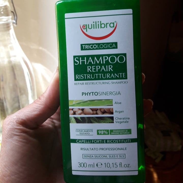 review photo of Equilibra Shampoo Ristrutturante shared by @carlotajoaquina on 11 May 2022 - review