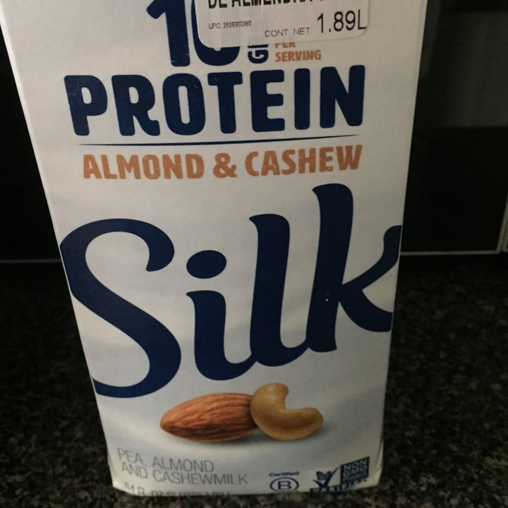 review photo of Silk Almond & cashew milk shared by @dannikt on 25 Jan 2021 - review