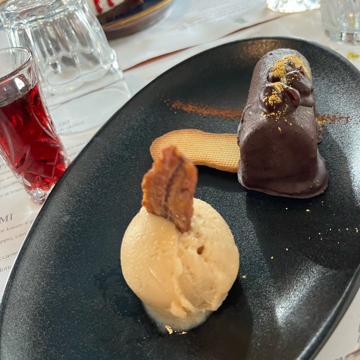 review photo of Romeow Cat Bistrot Arachidi D'autore: Dessert Alle Arachidi Con Cuore Di Caramello Salato, Copertura Di Cioccolato Fondente, Crunchy Di Arachidi Salate, Sable E Banana Soffiata shared by @usmile16 on 02 Apr 2022 - review