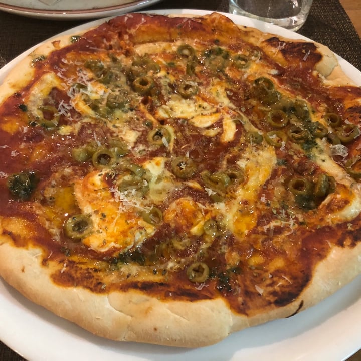 photo of Beagle Restaurant Pizza Margarita shared by @laveganorte on  15 Aug 2020 - review